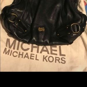 AUTHENTIC MICHAEL KORS LEATHER PURSE